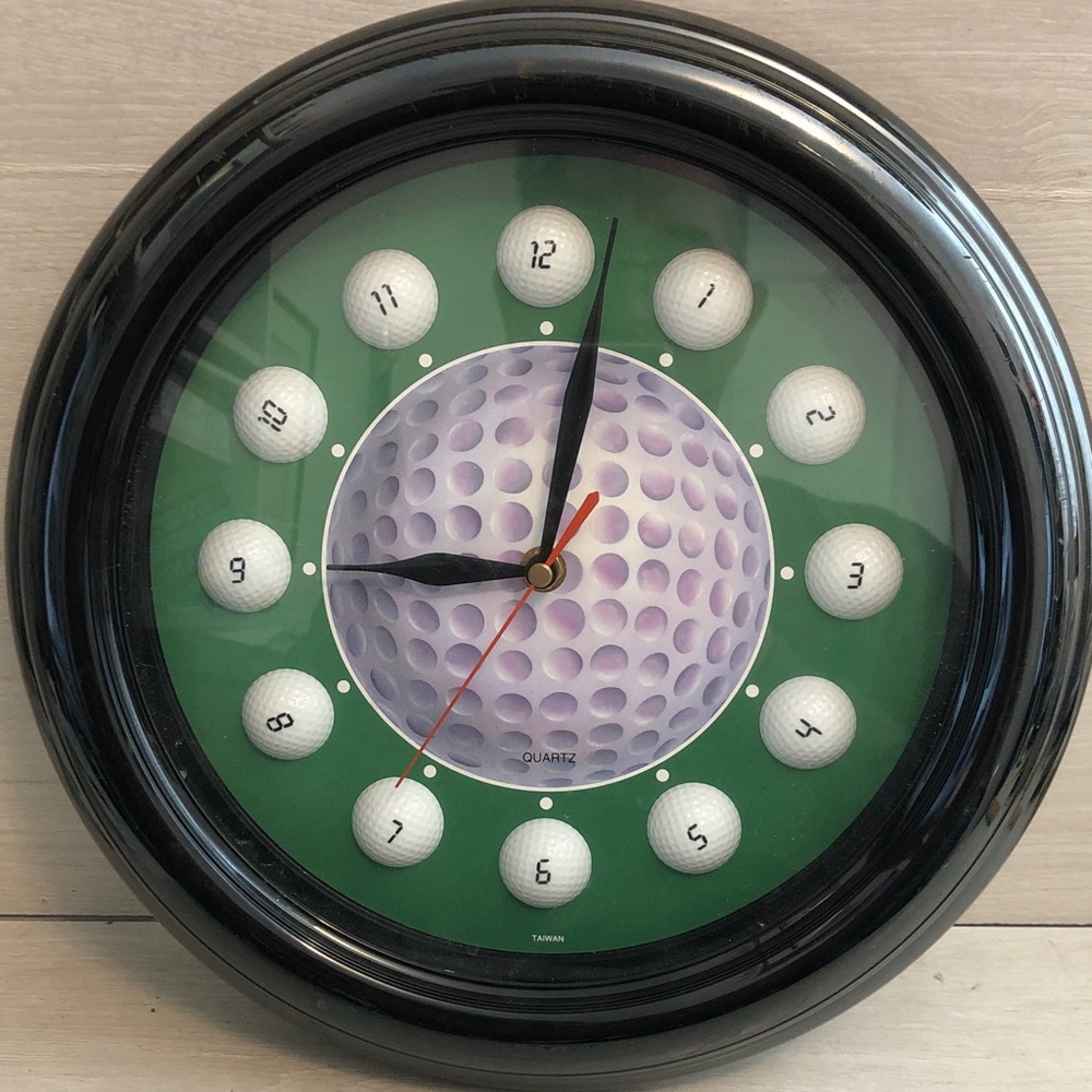 Golf Golfers 12”’ Diameter Plastic Clock  with NEW Battery Office Man Cave Decor